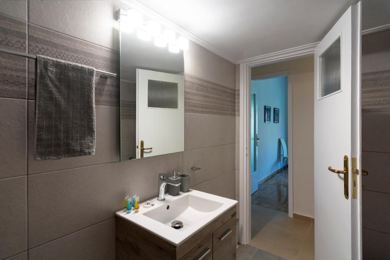 Acropolis View 2Bd Apt Next To Museum & Metro เอเธนส์ ภายนอก รูปภาพ