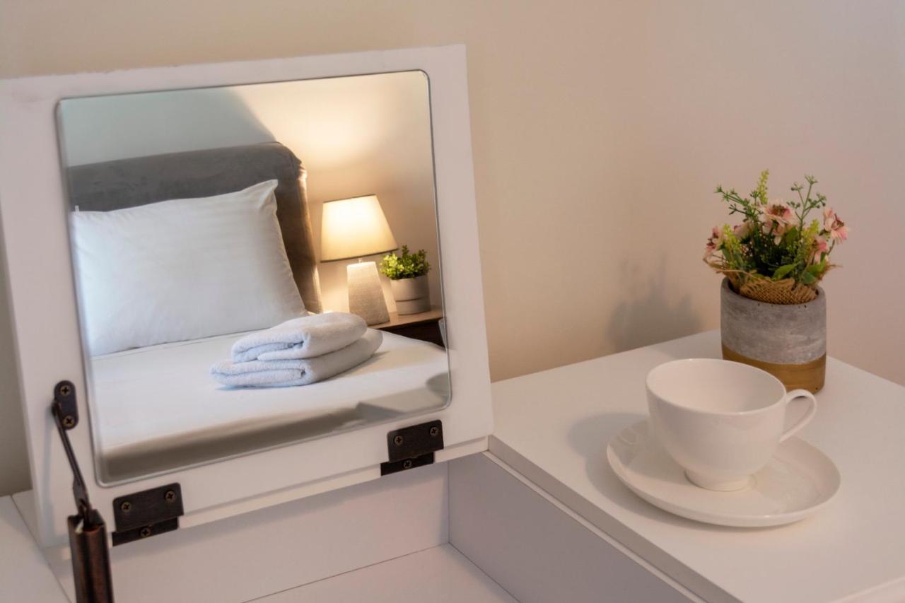Acropolis View 2Bd Apt Next To Museum & Metro เอเธนส์ ภายนอก รูปภาพ